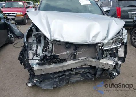 2018 Toyota Highlander Xle z USA, uszkodzony, nr VIN 5TDJZRFH1JS555419